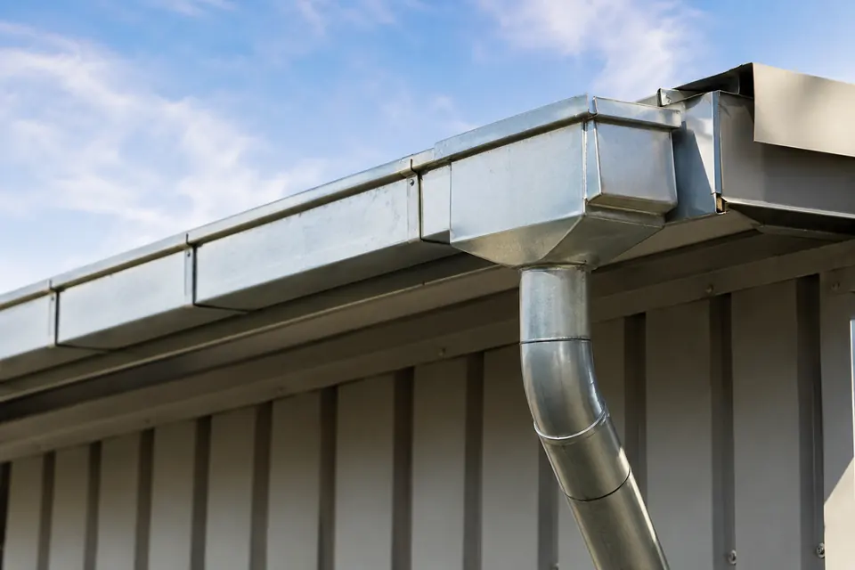 Roof-edge detail relevant to website accessibility oakville eavestroughs